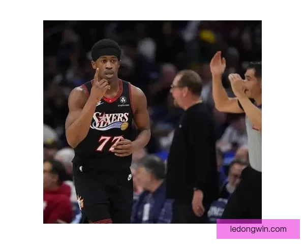 埃奇库姆伤愈复出砍下22分13篮板 76人连续两季横扫爵士 贝利贡献25分