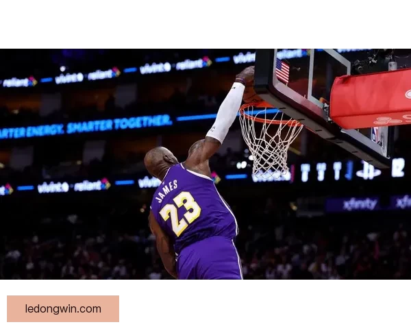 湖人豪取7连胜詹姆斯高效轰30分 多次炸扣激情庆祝完胜杜兰特